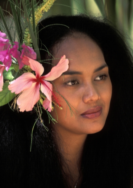 tahiti-vahine-portrait-resize.jpg