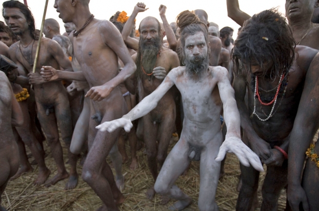 Un Nagababa Saddhu au sortir du bain durant la Khumba Mela � Allahabad
