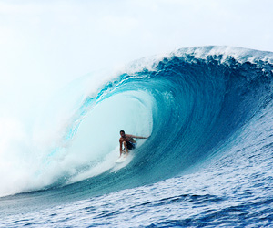 Surf &agrave; Tahiti