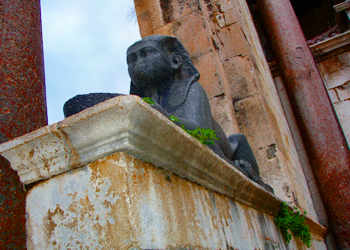 Le Sphinx veille sur Split