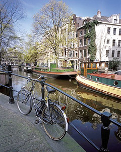 Le v&eacute;lo et les canaux :  2 symboles d'Amsterdam