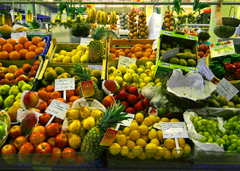 &Eacute;tal de fruites au march&eacute; de Corbeira &agrave; Lisbonne