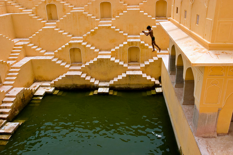 Plongeon dans un réservoir du Rajasthan