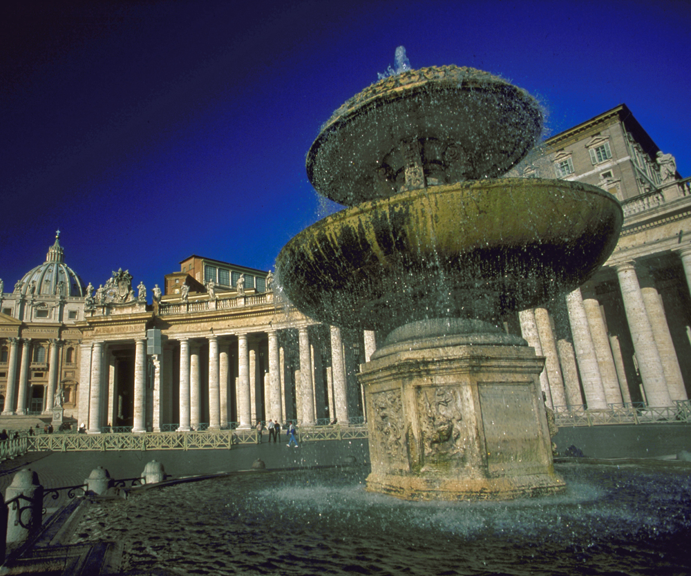 Fontaine de la place Saint Pierre de Rome