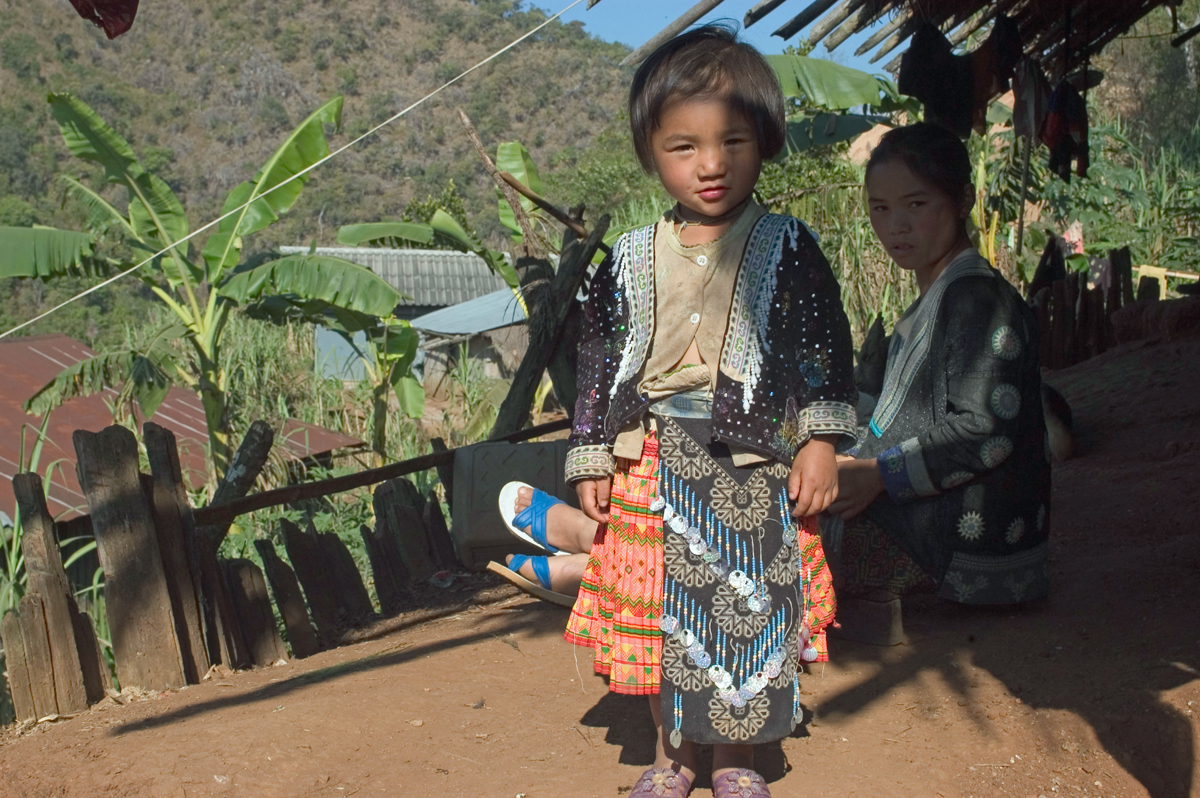 Dziecko Hmong i jego matka