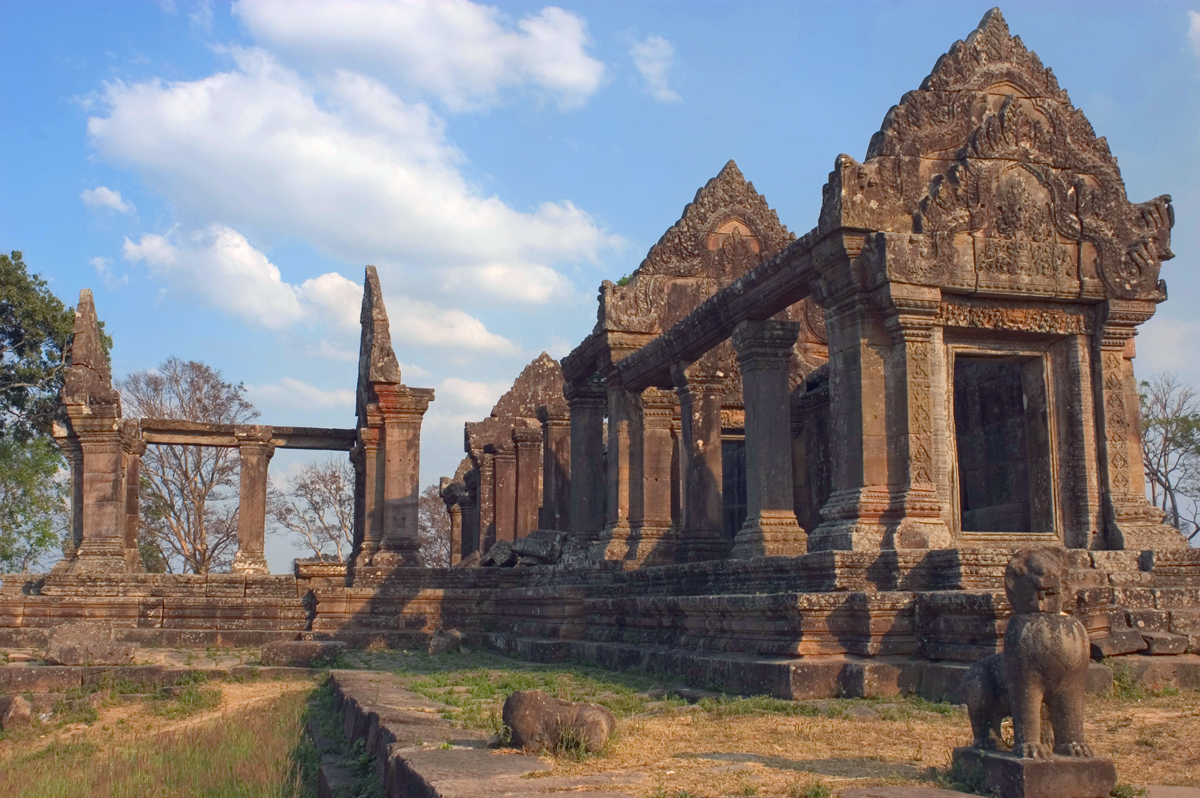 Bir Khmer tapınağının kalıntıları