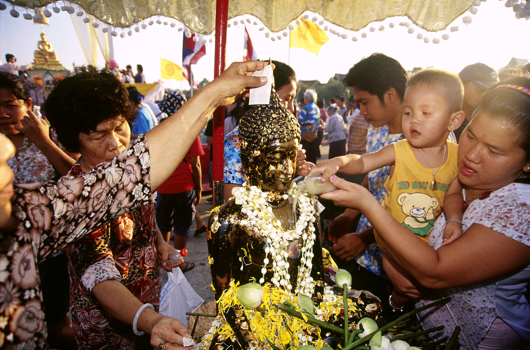 Célébration de Bouddha pour le Songkran