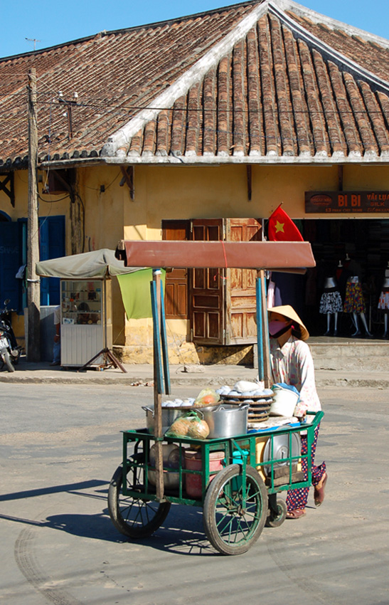 Hoi An: sprzedawca uliczny