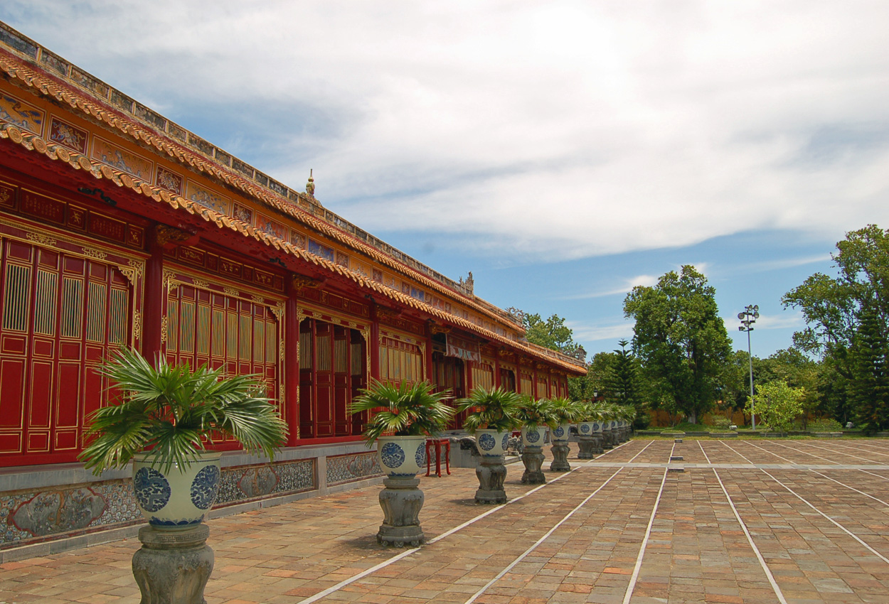 Façade colorée dans la Cité impériale de Hué