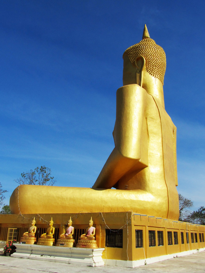 Bouddha géant à Ban Saphai