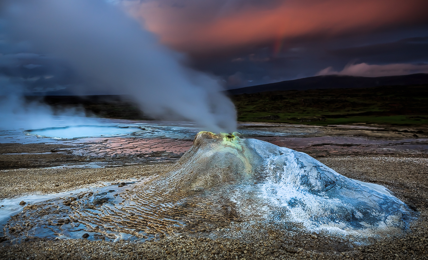 Geyser fumant en Islande