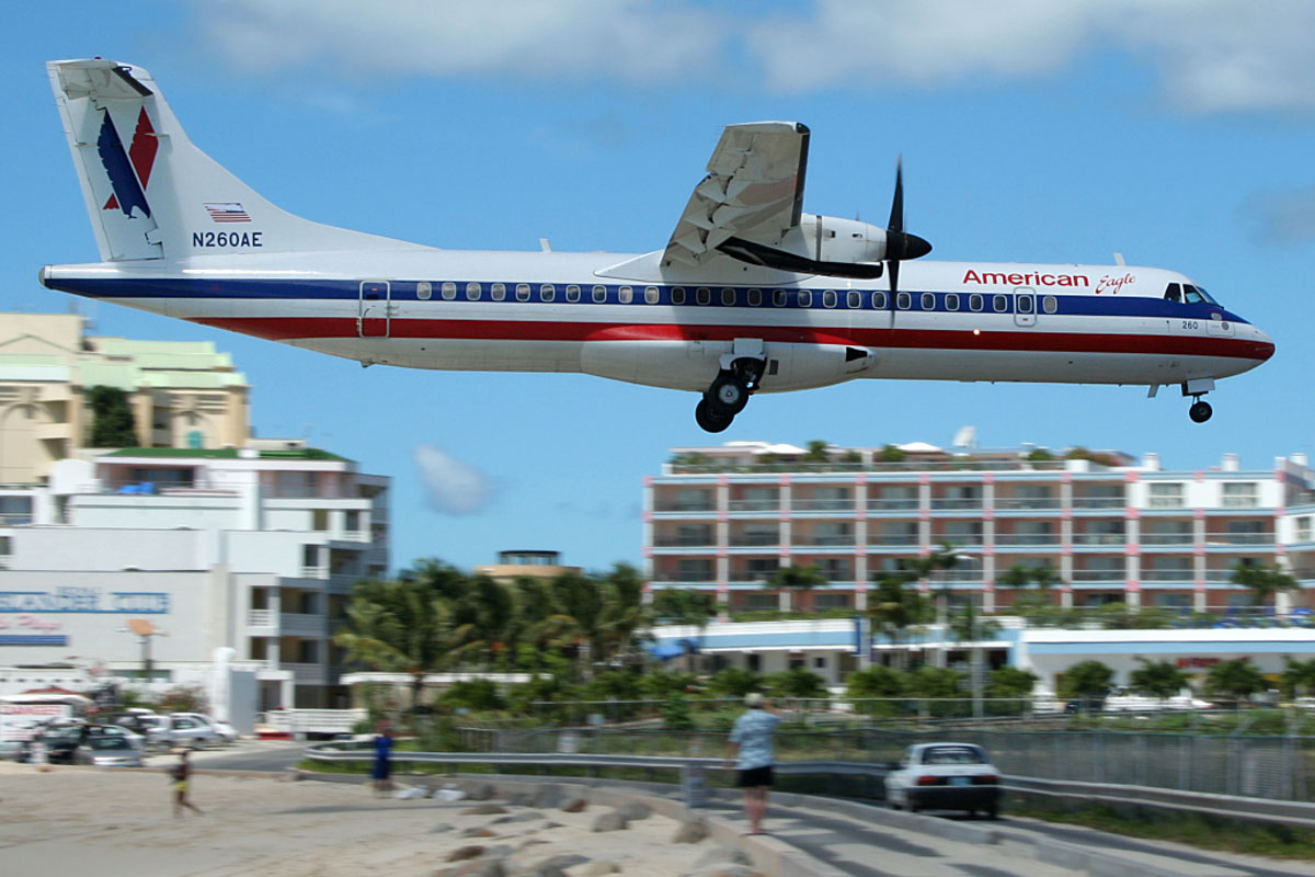 L'aéroport de Saint-Martin est souvent présenté comme le plus dangereux du monde