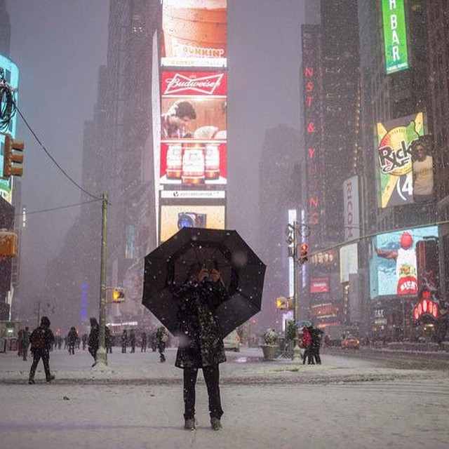 Times Square parait bien vide sous la neige