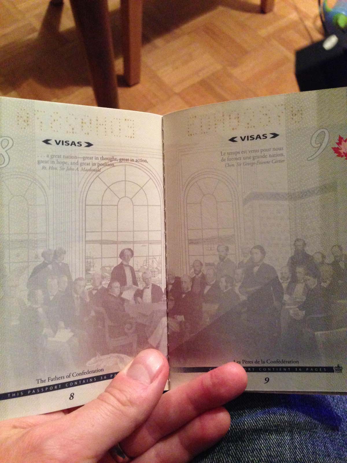 Nouveau passeport canadien 2015 à la lumière normale