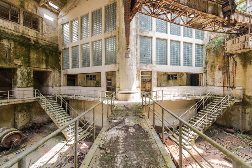 Romain Veillon photographie les plus beaux lieux abandonnés