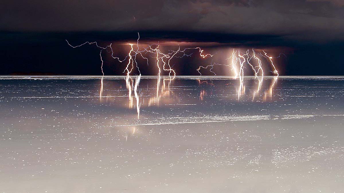 Foudre sur le salar d'Uyuni