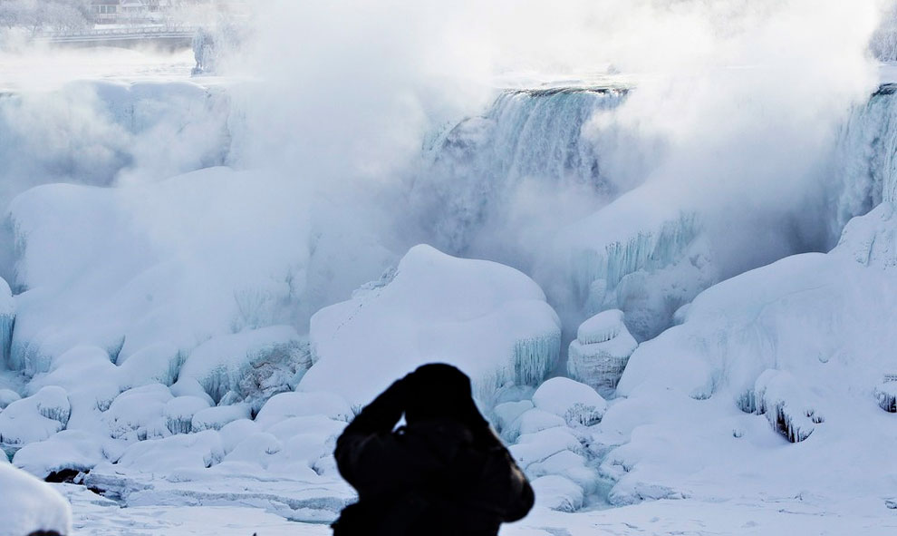 Les chutes du Niagara transformées en chutes de glace