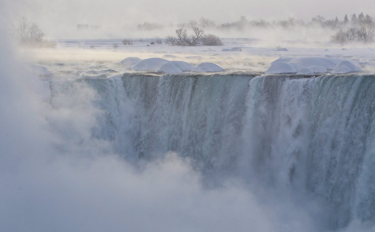 Les chutes du Niagara transformées en chutes de glace