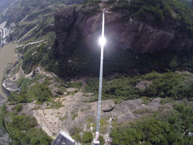 Haohan Bridge, plus long pont en verre du monde