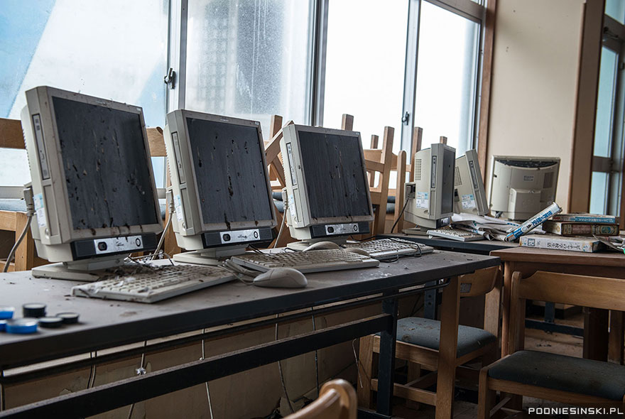 Zone d'exclusion de Fukushima, 2015 - Les ordinateurs de l'école