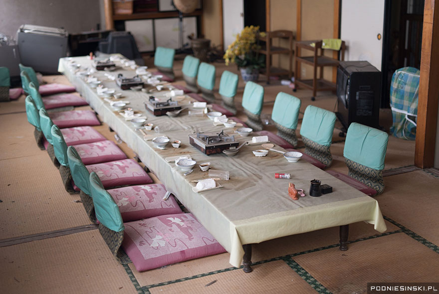Zone d'exclusion de Fukushima, 2015 - Salle de restaurant