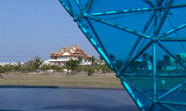 Eglise en forme de chaussure de verre à Taiwan