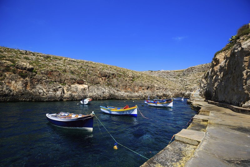 La Blue Grotto se visite à bord d'une barque maltaise typique