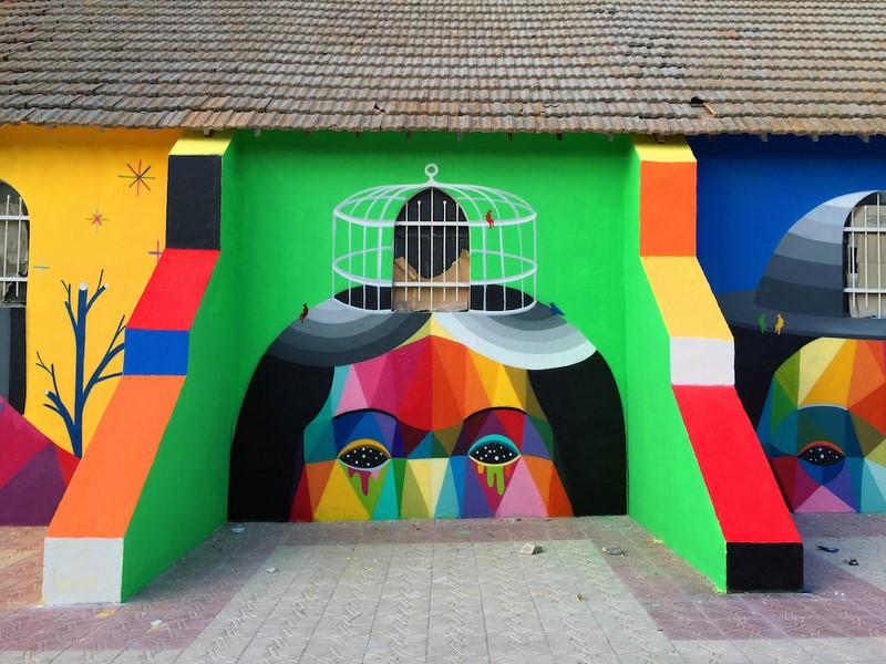 Une fresque d'Okuda San Miguel redonne vie à cette église 04