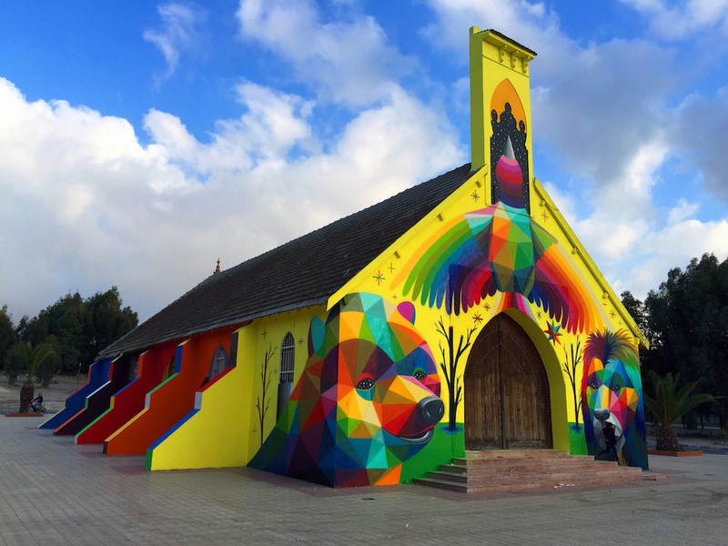 Une fresque d'Okuda San Miguel redonne vie à cette église 06