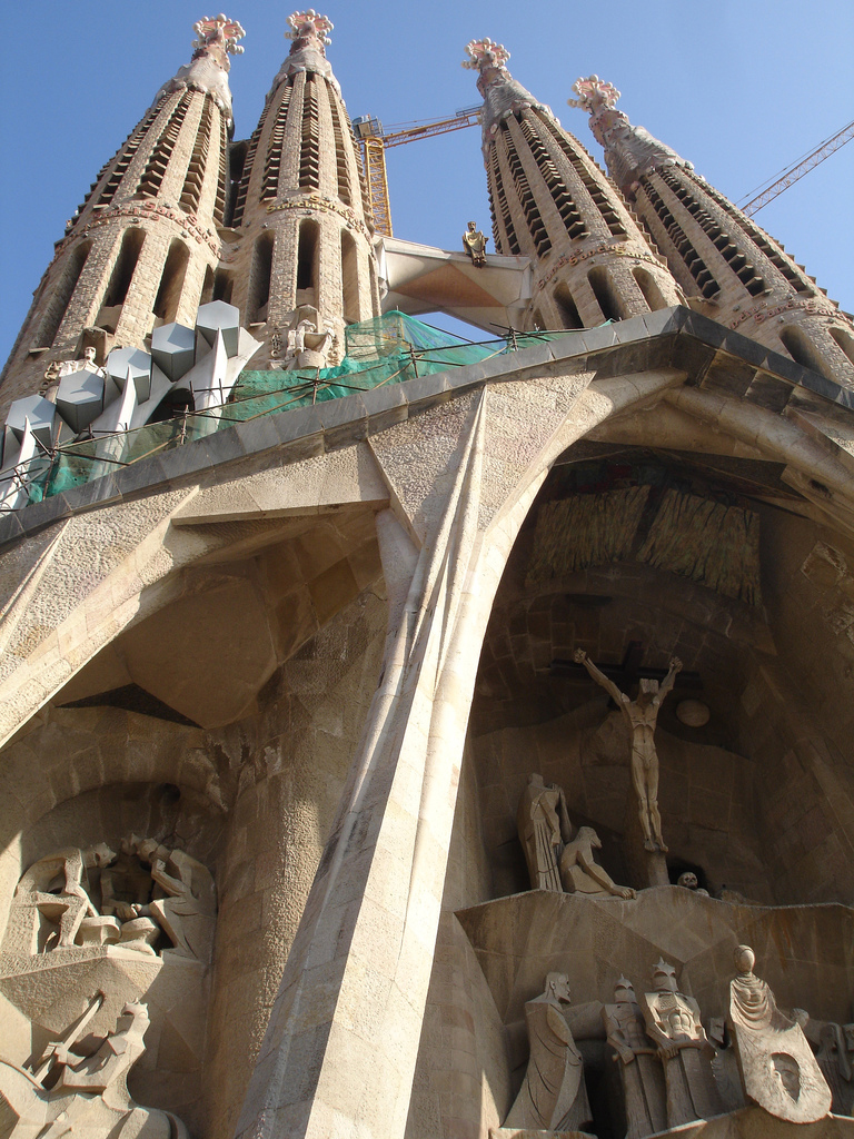 Façade de la Sagrada Familia en travaux