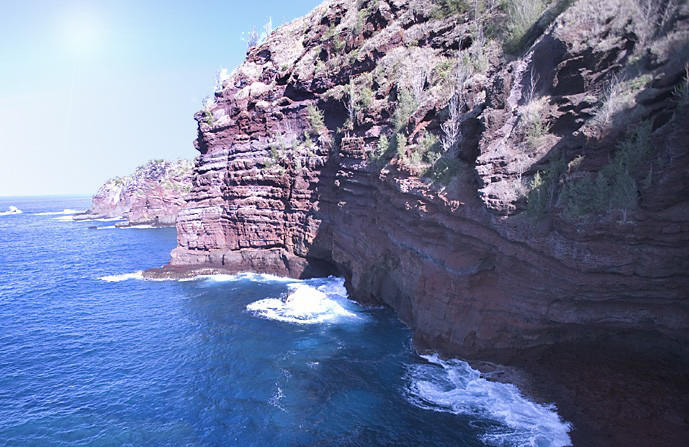 Falaise sur la côte hawaïenne