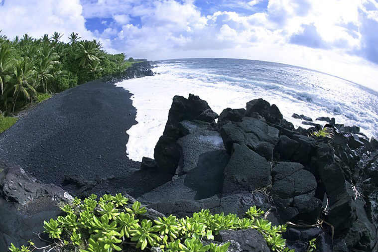 Plage de sable volcanique