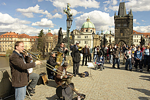 Prague : musiciens sur le Pont Charles Prague : musiciens sur le Pont Charles