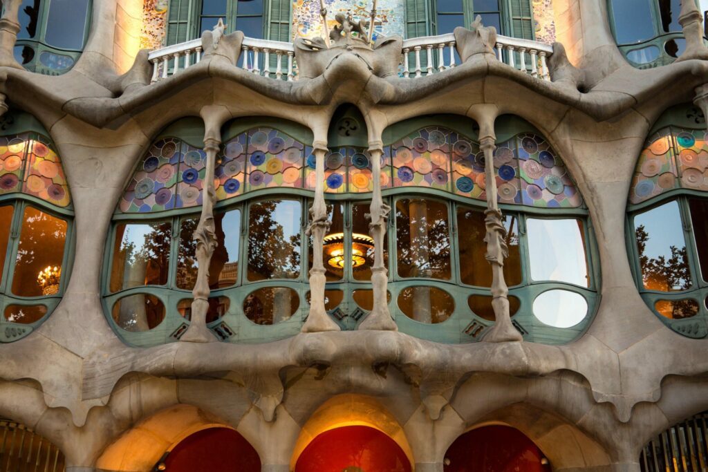 Une fenêtre de la Casa Batllo à prendre en photo à Barcelone