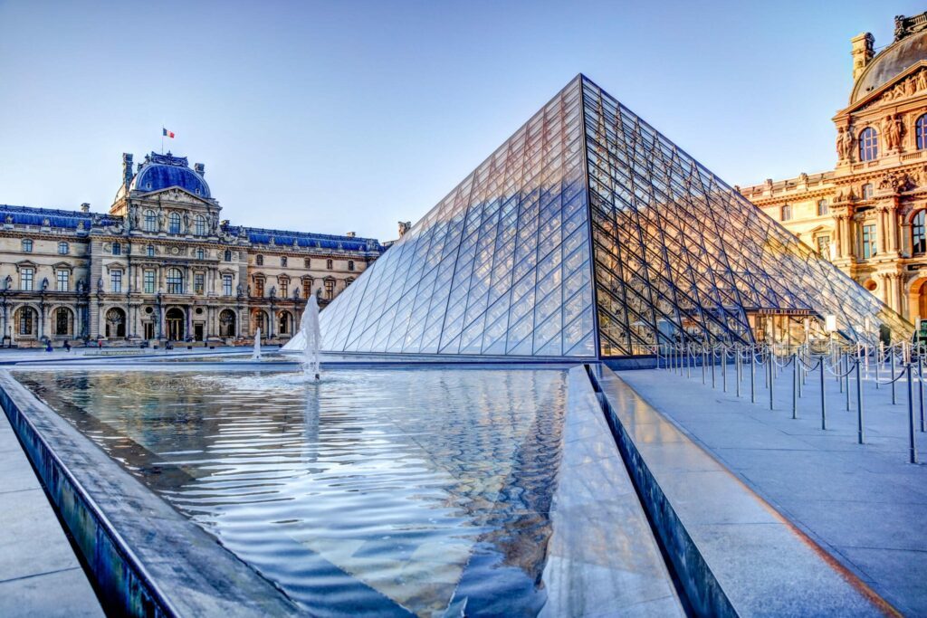 Le Louvre et sa pyramide