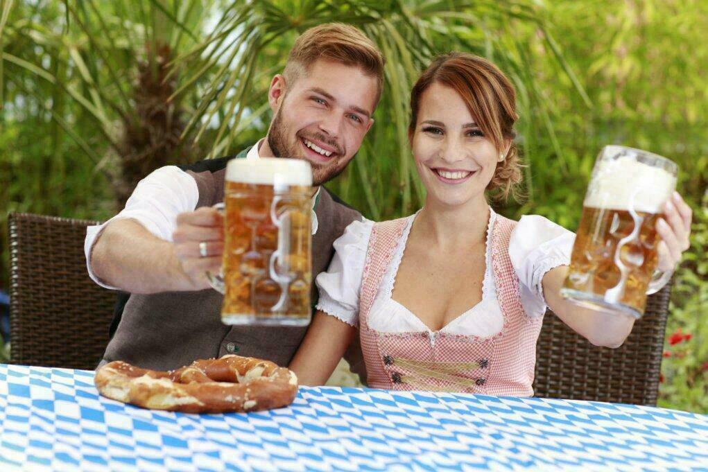 Un couple à la Fête de la Bière