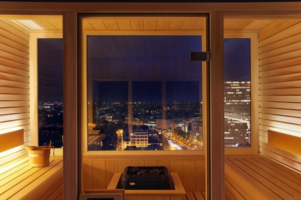 The Hotel Brussels - sauna avec vue sur Bruxelles