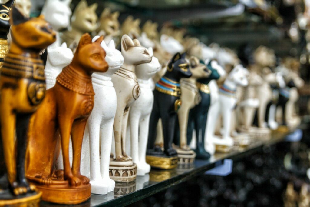 Egypte statuettes dans une boutique de souvenirs