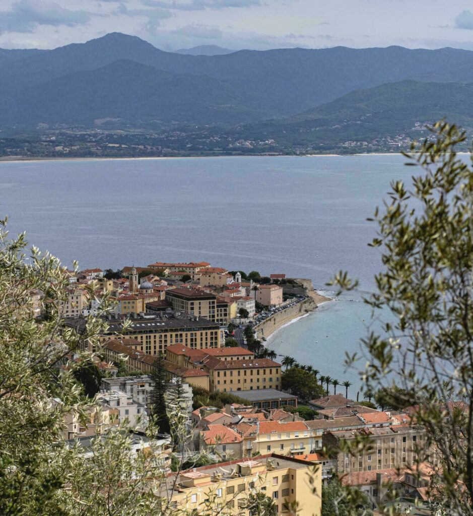 Vue sur Ajaccio depuis le sentier des Crêtes