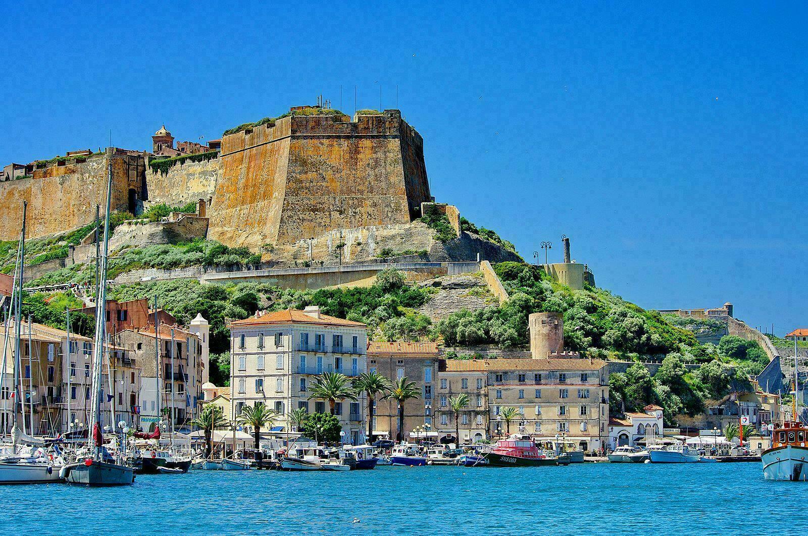 Pourquoi aller à Bonifacio
