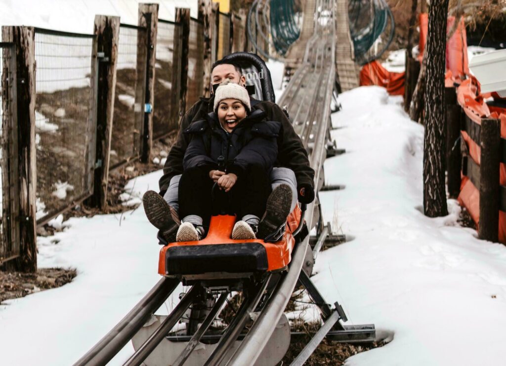 La luge sur rail en hiver, une activité en montagne