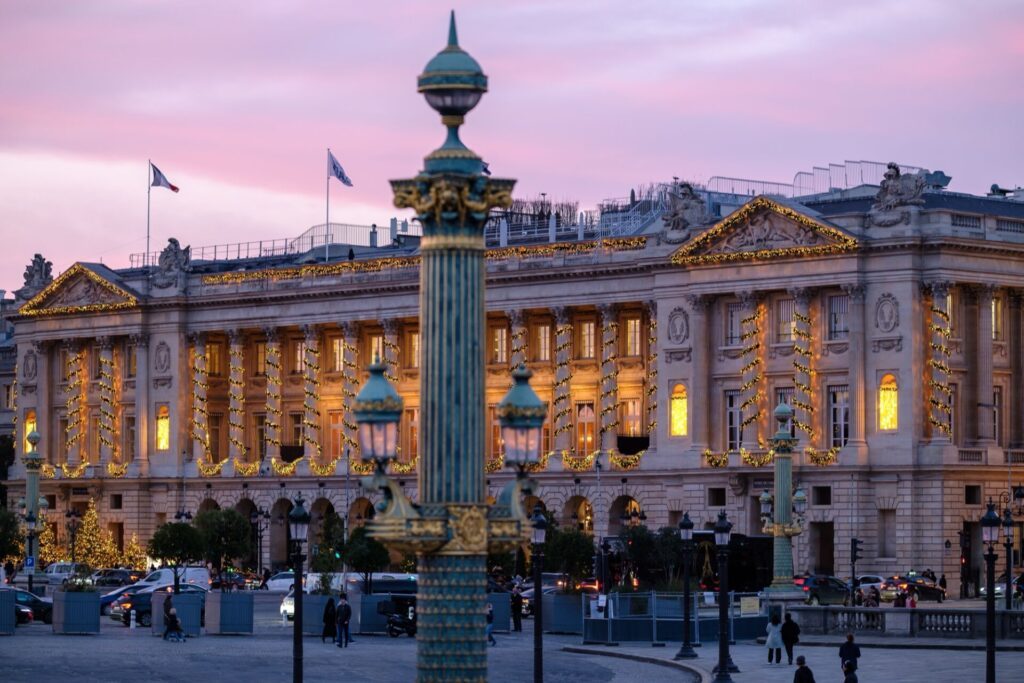L’Hôtel de Crillon sur la place de la Concorde, palace français