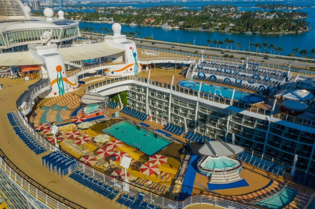 Le pont du bateau Allure of the Seas