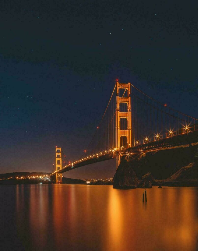 La golden gate bridge de nuit