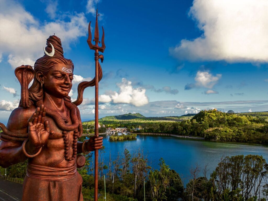 La statue du Shiv sur le lac du Grand Bassin à l'Ile Maurice