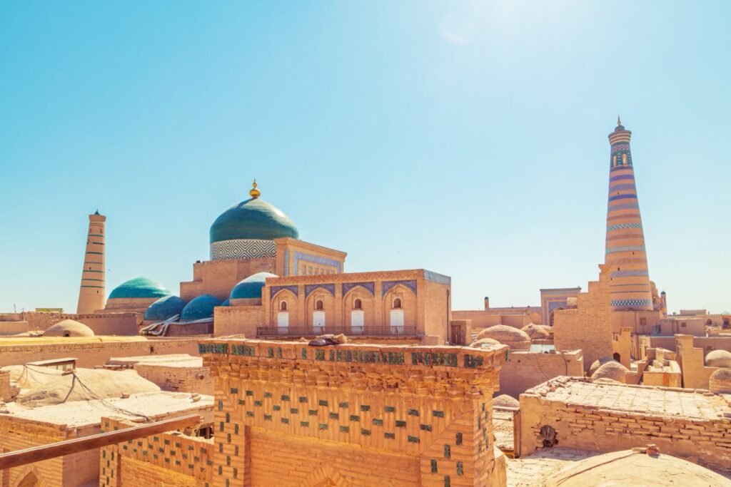 Vue du complexe architectural de Pakhlavan Mahmud et du minaret Islam Khoja, Khiva, Ouzbékistan
