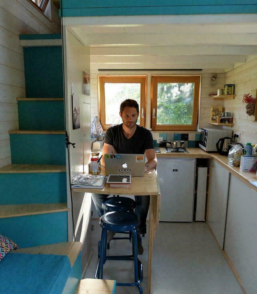 En plein travail dans la Tiny House