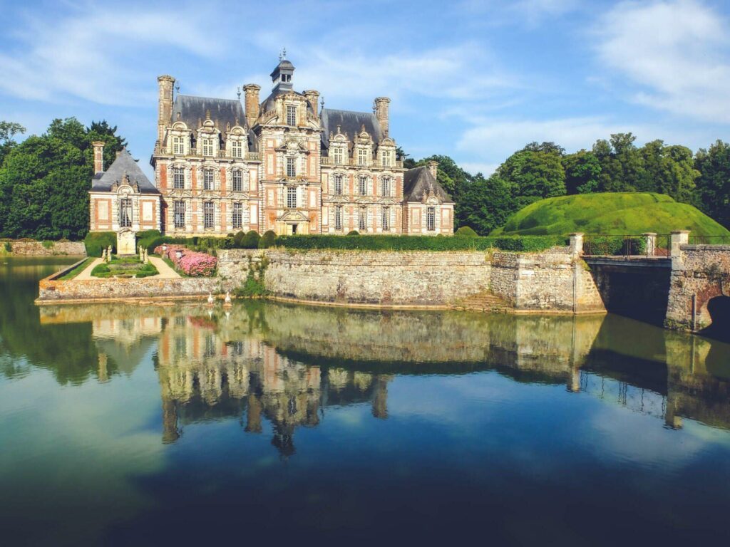 Le Château de Beaumesnil en Normandie