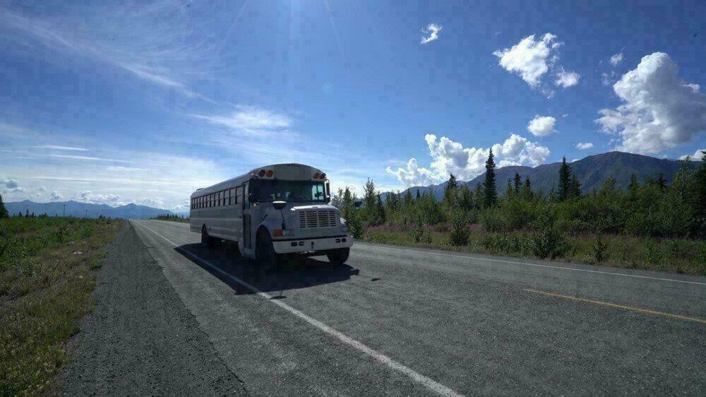 Le bus scolaire prêt pour le voyage