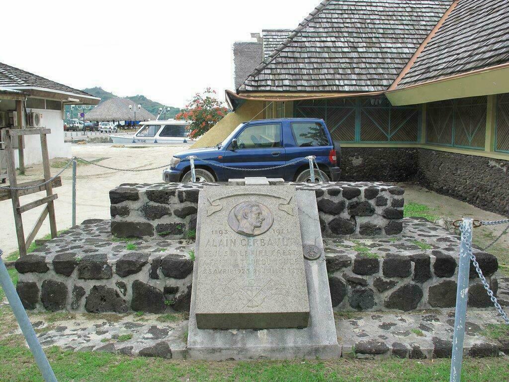 Tombe d'Alain Gerbault à Vaitape